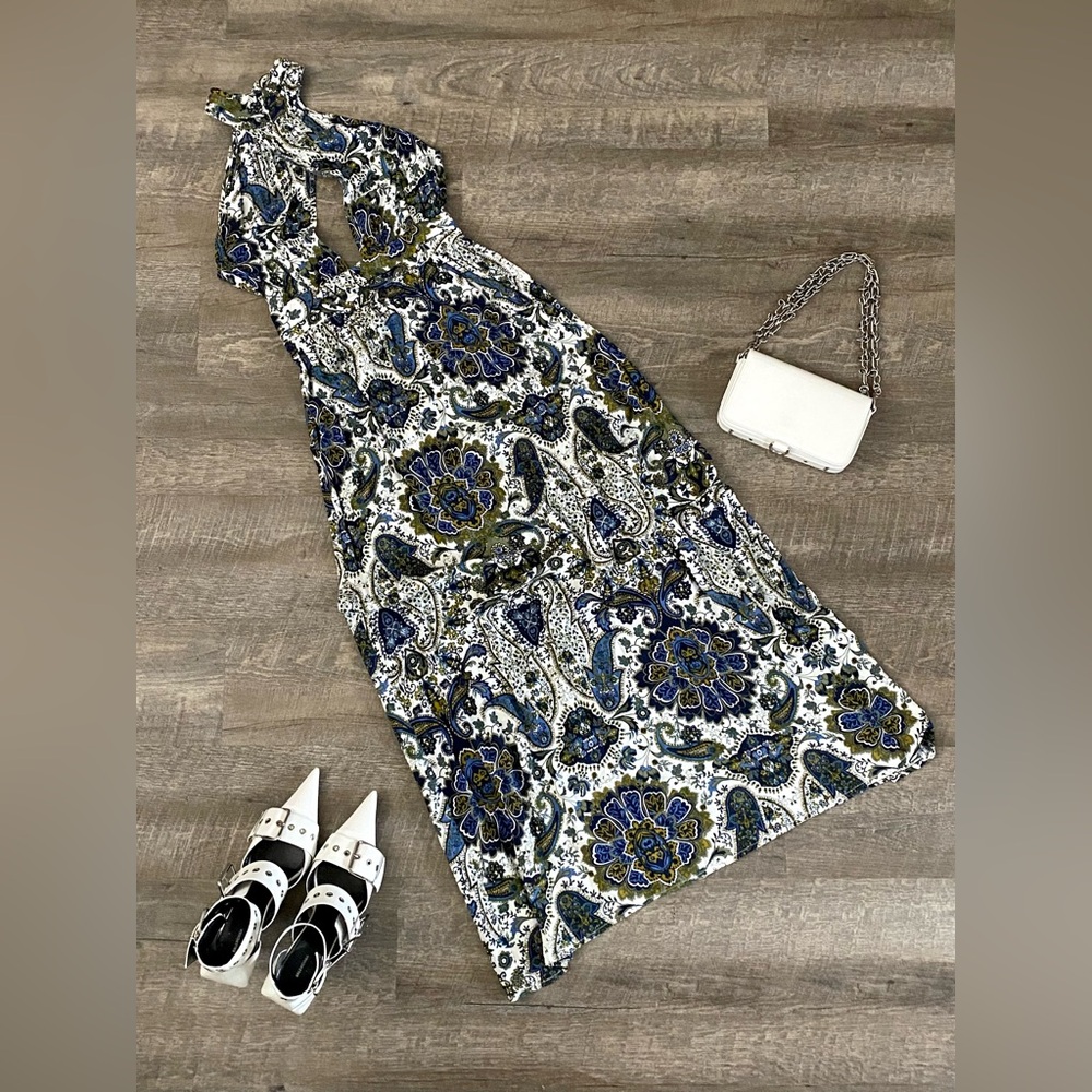 Design Lab Cut-Out Accent Maxi Dress in Off-White with Blue and Green Paisley